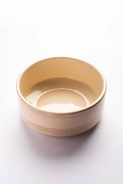 Пустой Коричневый Керамический Посуду Изолированные Белом Сером Фоне — стоковое фото