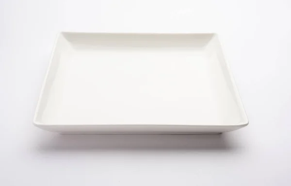 Pusta Biała Ceramiczna Płyta Kwadratowa Izolowana Białym Tle — Zdjęcie stockowe