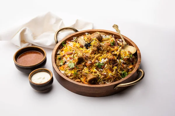 Indian Mutton Biryani Preparado Basmati Arroz Servido Con Salsa Yogur — Foto de Stock