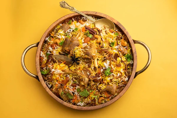 Indiano Mutton Biryani Preparato Riso Basmati Servito Con Tuffo Yogurt — Foto Stock