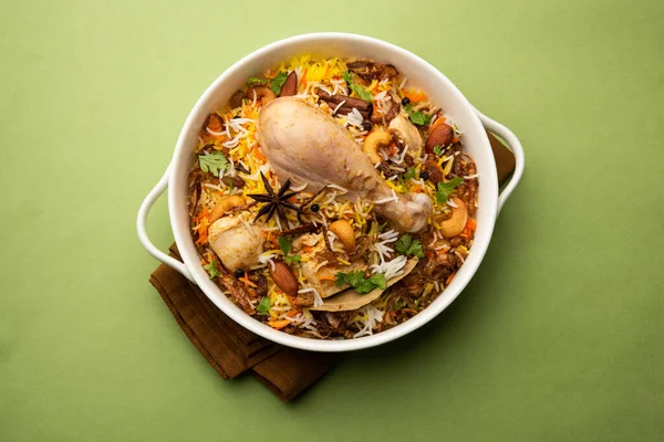 Ristorante Stile Biryani Pollo Piccante Servito Con Raita Salan Popolare — Foto Stock