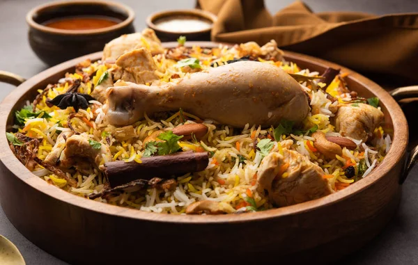 Restaurant Style Spicy Chicken Biryani Served Raita Salan Popular Indian — Stok fotoğraf