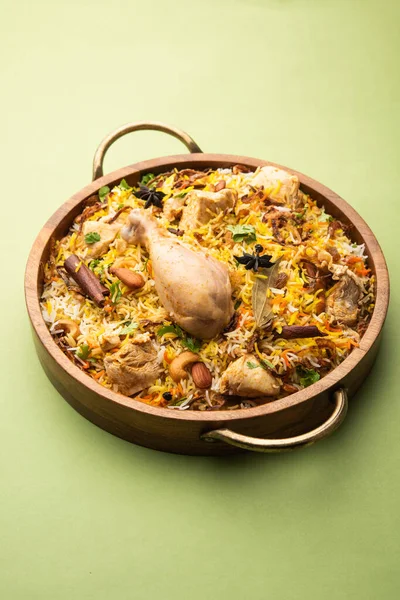 Restaurant Style Spicy Chicken Biryani Served Raita Salan Popular Indian — Stok fotoğraf