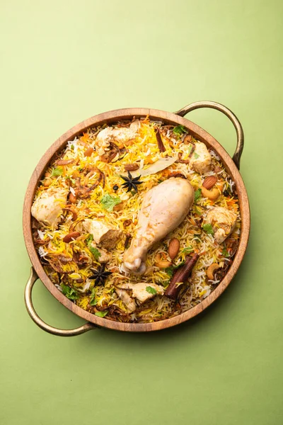 Ristorante Stile Biryani Pollo Piccante Servito Con Raita Salan Popolare — Foto Stock