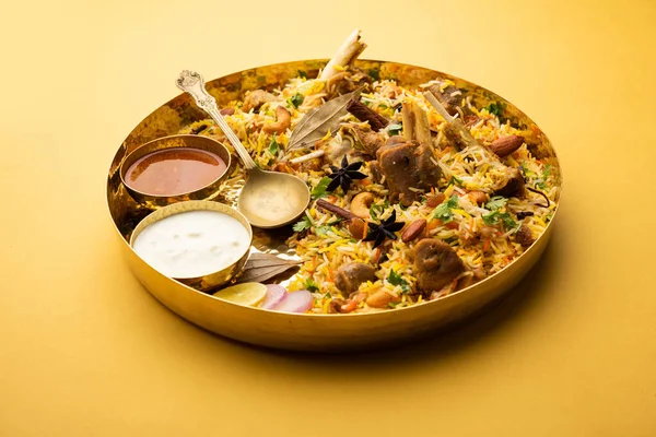 Indian Mutton Biryani Preparado Basmati Arroz Servido Con Salsa Yogur — Foto de Stock
