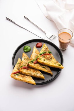 Ekmek omleti Hindistan 'dan hızlı ve kolay bir kahvaltıdır. Yumurta hamuruna baharat ve sığ yağda kızartılmış taze ekmek dilimleri. Domates, ketçap ve çayla servis edilir.