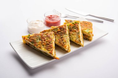 Ekmek omleti Hindistan 'dan hızlı ve kolay bir kahvaltıdır. Yumurta hamuruna baharat ve sığ yağda kızartılmış taze ekmek dilimleri. Domates, ketçap ve çayla servis edilir.