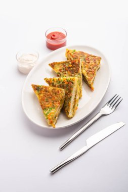 Ekmek omleti Hindistan 'dan hızlı ve kolay bir kahvaltıdır. Yumurta hamuruna baharat ve sığ yağda kızartılmış taze ekmek dilimleri. Domates, ketçap ve çayla servis edilir.