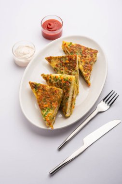 Ekmek omleti Hindistan 'dan hızlı ve kolay bir kahvaltıdır. Yumurta hamuruna baharat ve sığ yağda kızartılmış taze ekmek dilimleri. Domates, ketçap ve çayla servis edilir.