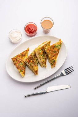 Ekmek omleti Hindistan 'dan hızlı ve kolay bir kahvaltıdır. Yumurta hamuruna baharat ve sığ yağda kızartılmış taze ekmek dilimleri. Domates, ketçap ve çayla servis edilir.