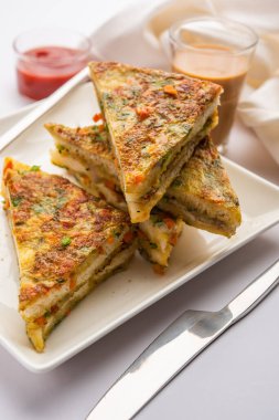 Ekmek omleti Hindistan 'dan hızlı ve kolay bir kahvaltıdır. Yumurta hamuruna baharat ve sığ yağda kızartılmış taze ekmek dilimleri. Domates, ketçap ve çayla servis edilir.