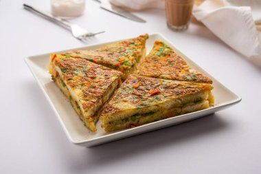 Ekmek omleti Hindistan 'dan hızlı ve kolay bir kahvaltıdır. Yumurta hamuruna baharat ve sığ yağda kızartılmış taze ekmek dilimleri. Domates, ketçap ve çayla servis edilir.