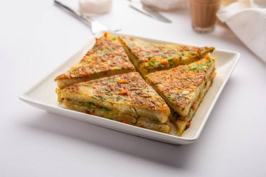 Ekmek omleti Hindistan 'dan hızlı ve kolay bir kahvaltıdır. Yumurta hamuruna baharat ve sığ yağda kızartılmış taze ekmek dilimleri. Domates, ketçap ve çayla servis edilir.