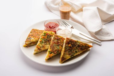 Ekmek omleti Hindistan 'dan hızlı ve kolay bir kahvaltıdır. Yumurta hamuruna baharat ve sığ yağda kızartılmış taze ekmek dilimleri. Domates, ketçap ve çayla servis edilir.