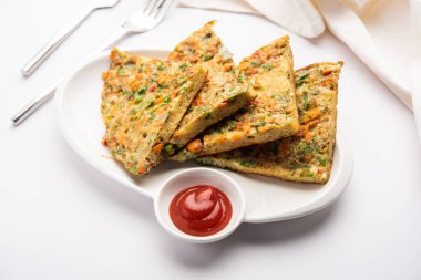 Ekmek omleti Hindistan 'dan hızlı ve kolay bir kahvaltıdır. Yumurta hamuruna baharat ve sığ yağda kızartılmış taze ekmek dilimleri. Domates, ketçap ve çayla servis edilir.