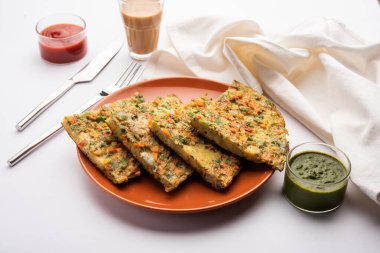 Ekmek omleti Hindistan 'dan hızlı ve kolay bir kahvaltıdır. Yumurta hamuruna baharat ve sığ yağda kızartılmış taze ekmek dilimleri. Domates, ketçap ve çayla servis edilir.