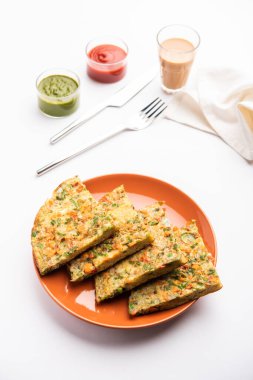 Ekmek omleti Hindistan 'dan hızlı ve kolay bir kahvaltıdır. Yumurta hamuruna baharat ve sığ yağda kızartılmış taze ekmek dilimleri. Domates, ketçap ve çayla servis edilir.