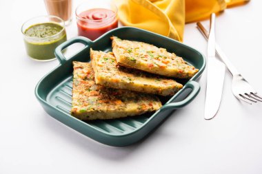 Ekmek omleti Hindistan 'dan hızlı ve kolay bir kahvaltıdır. Yumurta hamuruna baharat ve sığ yağda kızartılmış taze ekmek dilimleri. Domates, ketçap ve çayla servis edilir.