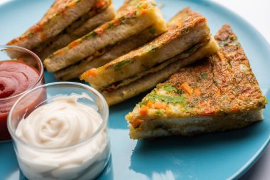 Ekmek omleti Hindistan 'dan hızlı ve kolay bir kahvaltıdır. Yumurta hamuruna baharat ve sığ yağda kızartılmış taze ekmek dilimleri. Domates, ketçap ve çayla servis edilir.