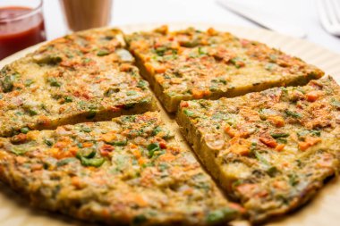 Ekmek omleti Hindistan 'dan hızlı ve kolay bir kahvaltıdır. Yumurta hamuruna baharat ve sığ yağda kızartılmış taze ekmek dilimleri. Domates, ketçap ve çayla servis edilir.