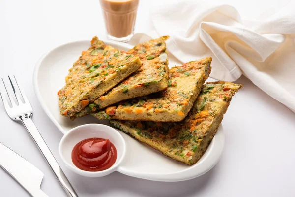 Ekmek omleti Hindistan 'dan hızlı ve kolay bir kahvaltıdır. Yumurta hamuruna baharat ve sığ yağda kızartılmış taze ekmek dilimleri. Domates, ketçap ve çayla servis edilir.