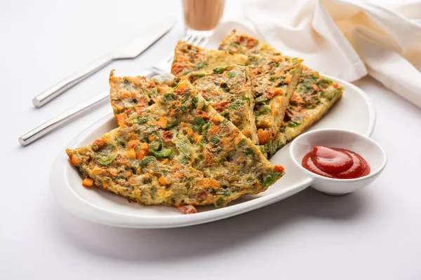 Ekmek omleti Hindistan 'dan hızlı ve kolay bir kahvaltıdır. Yumurta hamuruna baharat ve sığ yağda kızartılmış taze ekmek dilimleri. Domates, ketçap ve çayla servis edilir.