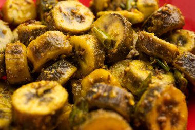 Hindistan 'ın kıyı bölgelerinde popüler olan ham muz sabzi veya kacchey kele ki sabji kerla, goa ve maharashtra gibi eyaletler