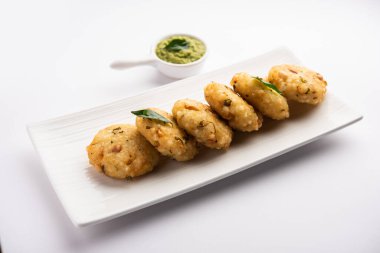 Sabudana wada ya da Vada Hindistan 'da Sago Fritters olarak da bilinir. Hindistan cevizi turşusuyla servis edilir.