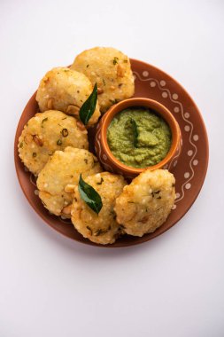 Sabudana wada ya da Vada Hindistan 'da Sago Fritters olarak da bilinir. Hindistan cevizi turşusuyla servis edilir.