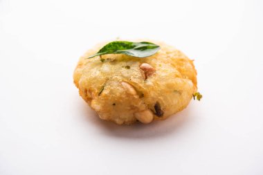 Sabudana wada ya da Vada Hindistan 'da Sago Fritters olarak da bilinir. Hindistan cevizi turşusuyla servis edilir.