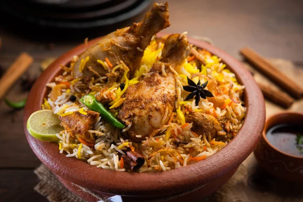 Курица Dum Handi Biryani Готовится Глиняном Горшке Названием Haandi Популярная — стоковое фото