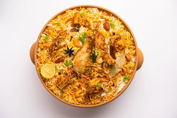 Pollo Dum Handi Biryani Prepara Una Olla Barro Arcilla Llamada —  Fotos de Stock