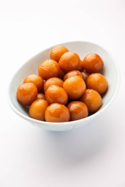 Gulab Jamun Hindistan 'da popüler süt bazlı tatlı hamur tatlısı Diwali, bayram, hatta düğün partileri gibi festivallerde Pakistanlı.