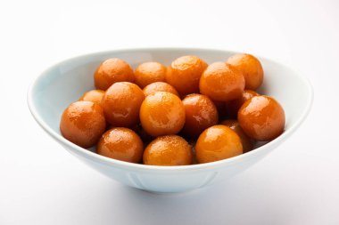 Gulab Jamun Hindistan 'da popüler süt bazlı tatlı hamur tatlısı Diwali, bayram, hatta düğün partileri gibi festivallerde Pakistanlı.