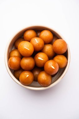 Gulab Jamun Hindistan 'da popüler süt bazlı tatlı hamur tatlısı Diwali, bayram, hatta düğün partileri gibi festivallerde Pakistanlı.