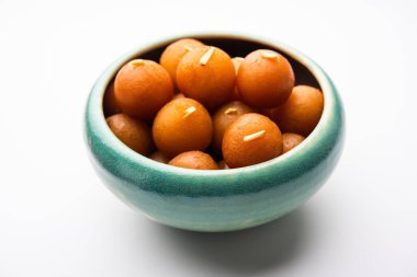 Gulab Jamun Hindistan 'da popüler süt bazlı tatlı hamur tatlısı Diwali, bayram, hatta düğün partileri gibi festivallerde Pakistanlı.