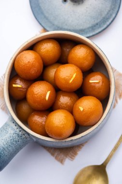 Gulab Jamun Hindistan 'da popüler süt bazlı tatlı hamur tatlısı Diwali, bayram, hatta düğün partileri gibi festivallerde Pakistanlı.