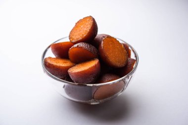 Gulab Jamun Hindistan 'da popüler süt bazlı tatlı hamur tatlısı Diwali, bayram, hatta düğün partileri gibi festivallerde Pakistanlı.
