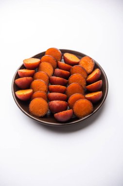 Gulab Jamun Hindistan 'da popüler süt bazlı tatlı hamur tatlısı Diwali, bayram, hatta düğün partileri gibi festivallerde Pakistanlı.