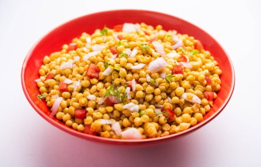 Boondi Chaat ya da Bundi Bhel, Hindistan 'dan popüler yol kenarı atıştırmalığı.