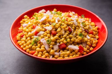 Boondi Chaat ya da Bundi Bhel, Hindistan 'dan popüler yol kenarı atıştırmalığı.