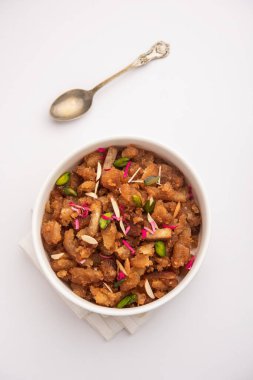 Basit ve lezzetli ekmek halkası ya da halva ya da shira ya da sheera, Hint tatlısı.