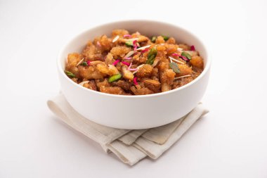 Basit ve lezzetli ekmek halkası ya da halva ya da shira ya da sheera, Hint tatlısı.