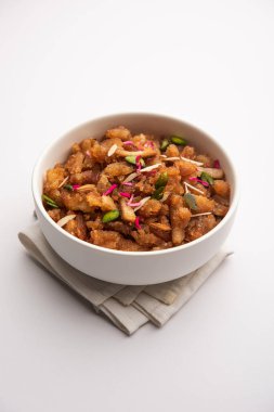 Basit ve lezzetli ekmek halkası ya da halva ya da shira ya da sheera, Hint tatlısı.