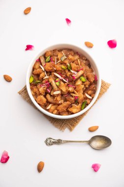 Basit ve lezzetli ekmek halkası ya da halva ya da shira ya da sheera, Hint tatlısı.