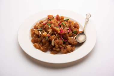 Basit ve lezzetli ekmek halkası ya da halva ya da shira ya da sheera, Hint tatlısı.