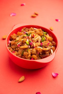 Basit ve lezzetli ekmek halkası ya da halva ya da shira ya da sheera, Hint tatlısı.