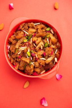 Basit ve lezzetli ekmek halkası ya da halva ya da shira ya da sheera, Hint tatlısı.