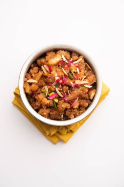 Basit ve lezzetli ekmek halkası ya da halva ya da shira ya da sheera, Hint tatlısı.