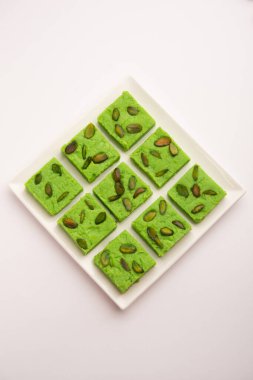 Pistachio Mava ya da khoa tatlısı. Ya da şam fıstığı, barfi, burfi, barfee ya da peda olarak da bilinir. Hint yeşili.